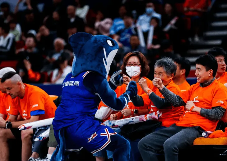 上海男篮官方媒体：特别感谢球迷今晚的大力支持